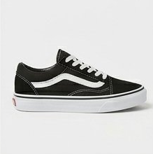 Black Suede Low Top Skateboarding Sneakers